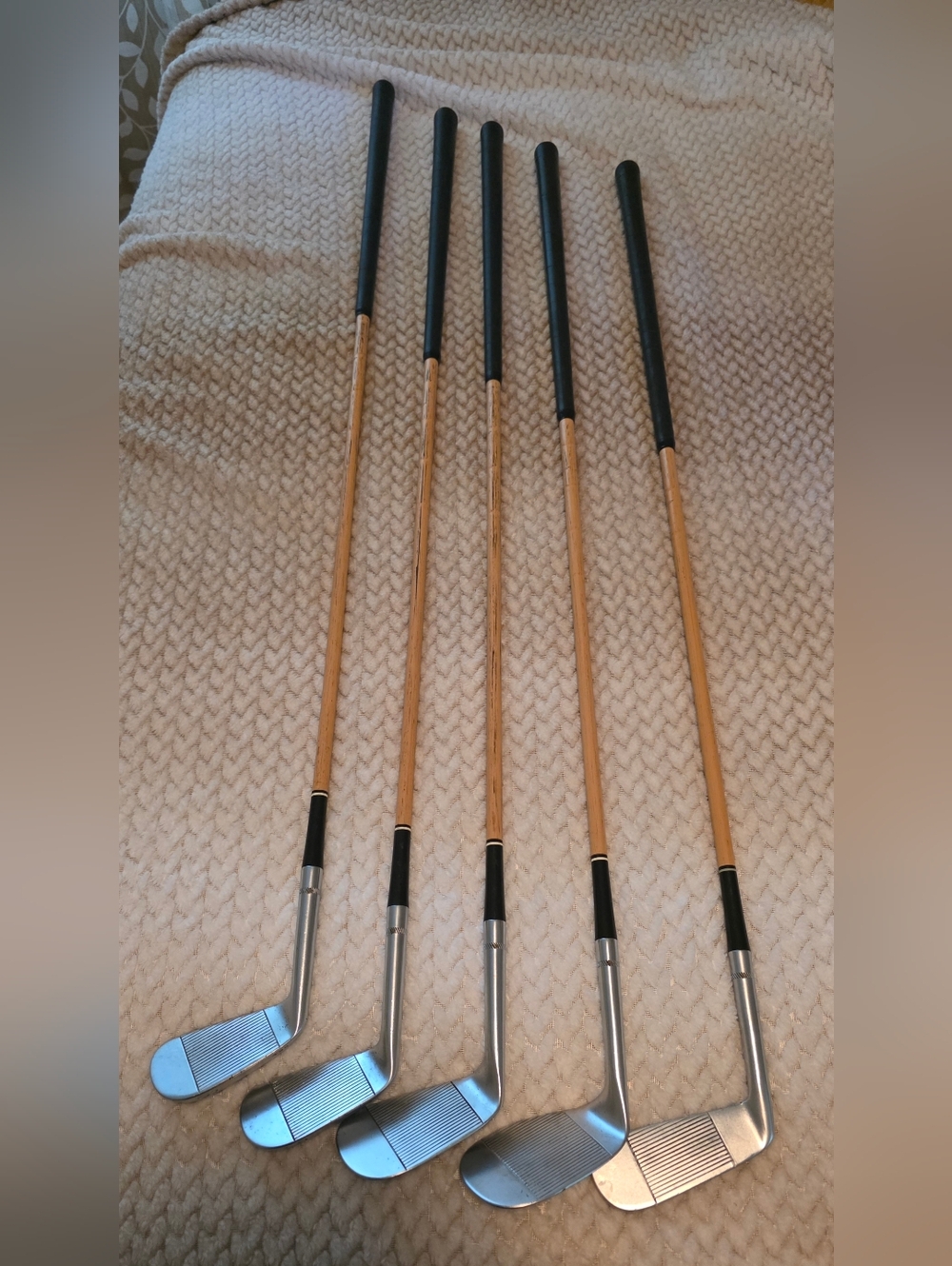 Vintage Billy Burke Autograph 435 Flangiron 4 Iron/ Putter Golf Clubs.